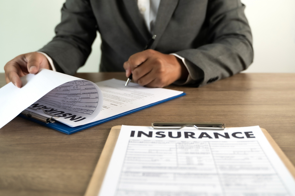Exploring the Benefits of Hiring an Insurance Claims Adjuster