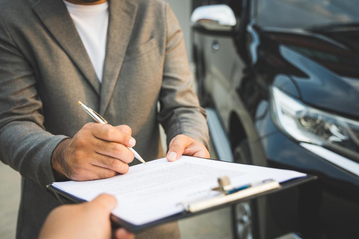 5 Benefits of Working with an Insurance Adjuster