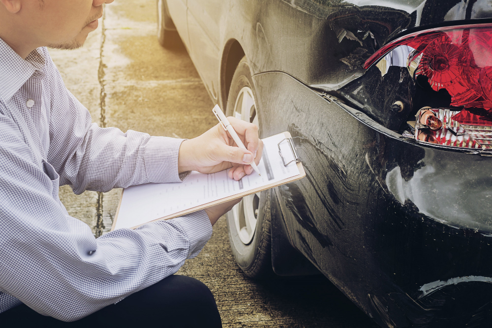 A Comprehensive Guide to Filing Insurance Claims for Vehicle Damage
