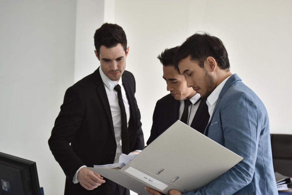 Public Adjuster vs Insurance Adjuster: What's the Difference?